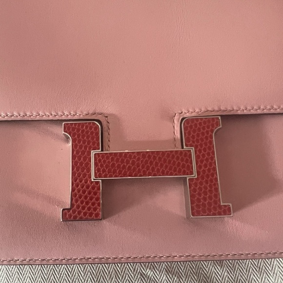 Hermes Rose Sakura Bougainvillea Lizard
Constance mini 18/19 handbag rare!! - Picture 5 of 6
